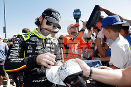 CORRECTION NASCAR Kansas Auto Racing