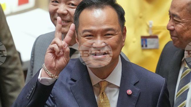 Тайландският премиер получи кралско одобрение да разпусне парламента и да проведе избори догодина 