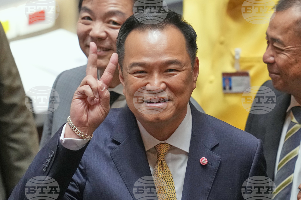 Тайландският премиер получи кралско одобрение да разпусне парламента и да проведе избори догодина 