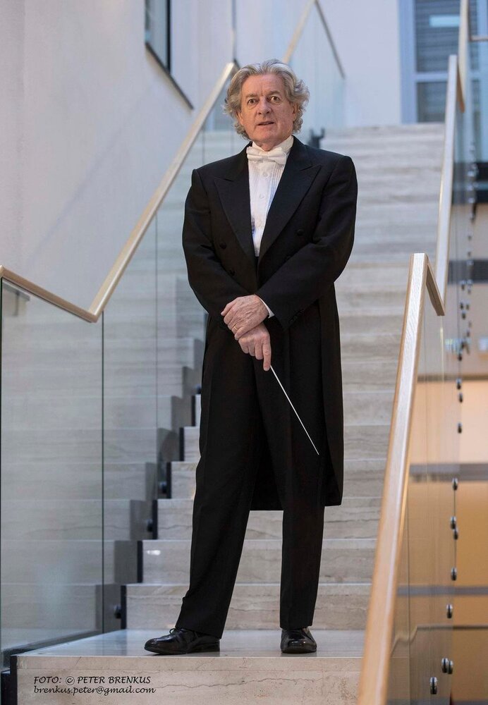 Световноизвестният диригент Джеймс Джъд дирижира Софийската филхармония