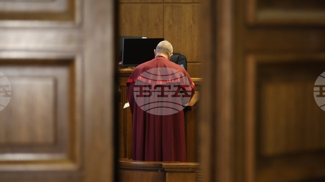 По делото срещу Петьо Петров, известен с прякора Еврото, бяха приети експертизи и разпитани свидетели