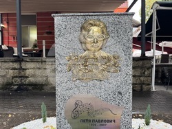 Казанлък - паметна плоча - Петя Павлович