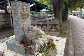 Казанлък - паметна плоча - Петя Павлович