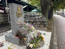 Казанлък - паметна плоча - Петя Павлович