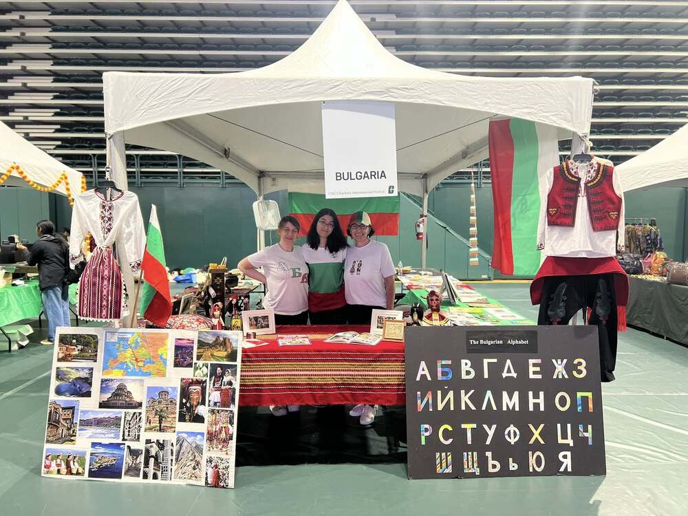 Българското неделно училище „Васил Априлов“ в Шарлот, САЩ, представи българските традиции по време на Панаира на нациите