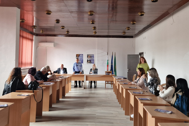 Системите на НАП са готови за работа с еврото, каза във Велики Преслав директорът на офиса в Шумен Десислава Воденичарова