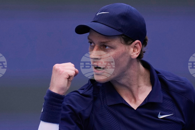 Яник Синер ще играе срещу Алекс Де Минор на полуфиналите на турнира по тенис в Пекин