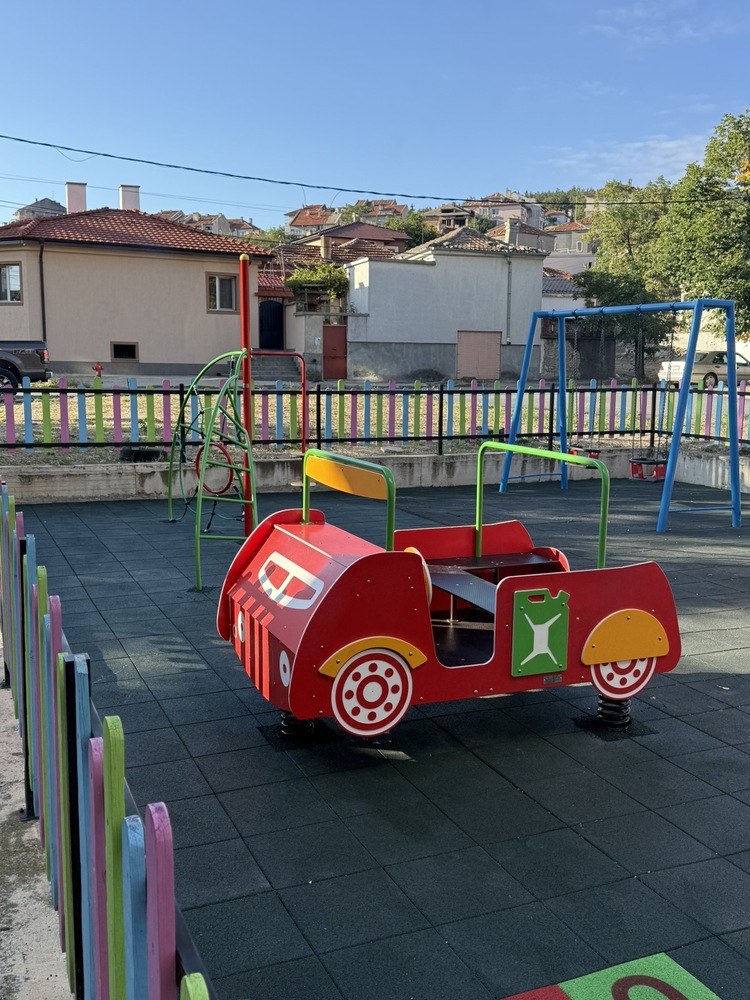 Община Сливен: Приключи ремонтът на детската площадка до бл. 12 в кв. „Клуцохор“