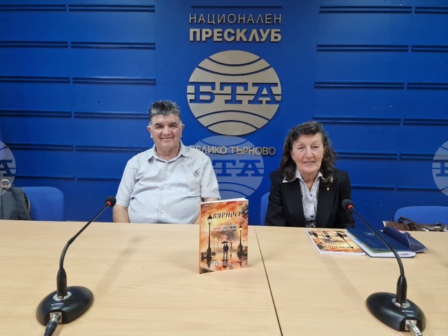 Великотърновски литературен клуб издаде сборник със 156 стихотворения и разкази на 29 автори