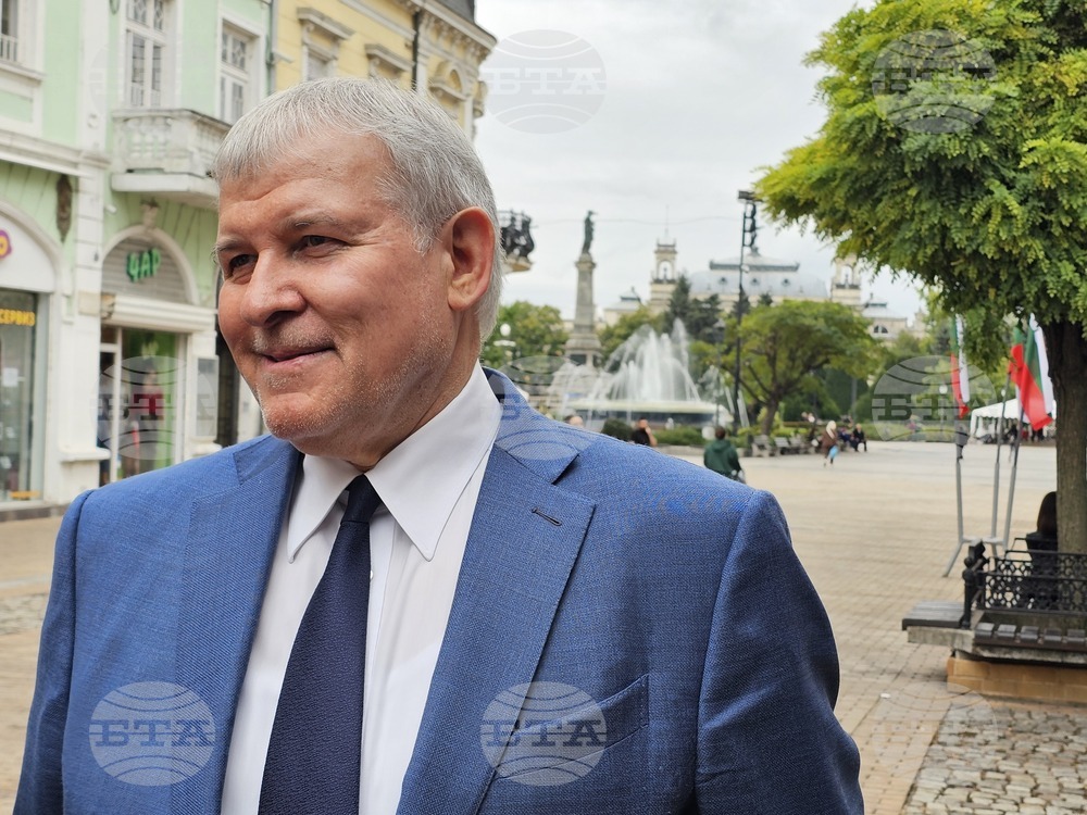 Следващият президент ще е от ГЕРБ – СДС и настоящото правителство ще изкара пълен мандат, каза председателят на СДС Румен Христов в Русе