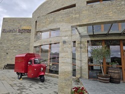 Село Капатово - винарска изба "Златен Рожен"