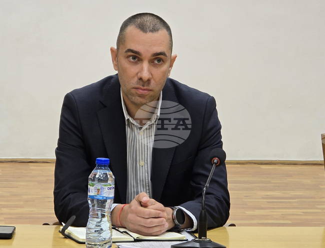 Водният режим в Плевен не е отменен, каза областният управител Мартин Мачев