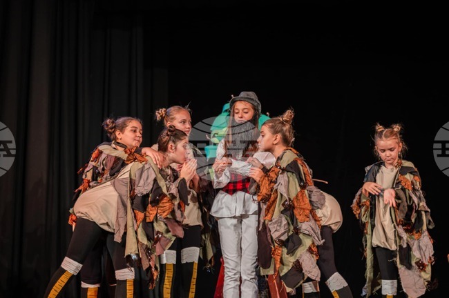 Трупата "Богдара" от Свищов взе две награди на Националния фестивал на любителските театри в Лом