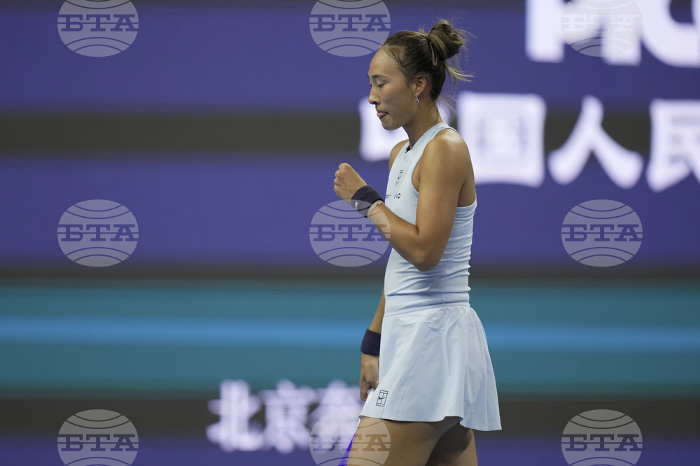Олимпийската шампионка от Париж 2024 Цинвън Чжън се завърна на корта с победа на турнира по тенис в Доха, защитаващата титлата си Аманда Анисимова отпадна