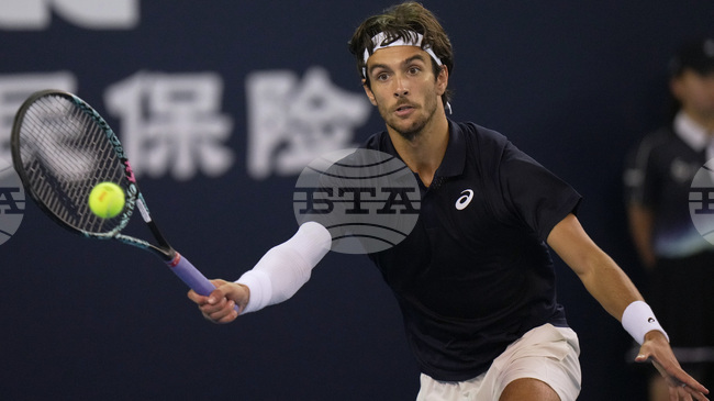 Лоренцо Музети и Андрей Рубльов се класираха за четвъртфиналите на турнира по тенис в Хонконг, Колман Вон поднесе изненада срещу Габриел Диало