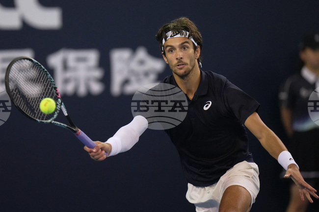 Лоренцо Музети и Андрей Рубльов се класираха за четвъртфиналите на турнира по тенис в Хонконг, Колман Вон поднесе изненада срещу Габриел Диало