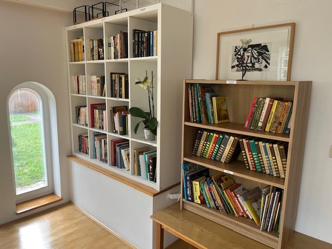 Открита бе библиотека към Посолството на България в Любляна