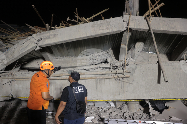 Indonesia Building Collapsed