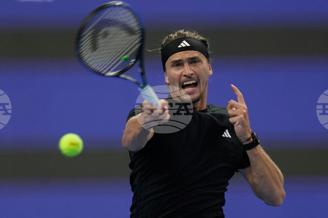 Александър Зверев се класира за четвъртфиналите на турнира във Виена, Даниил Медведев отпадна във втория кръг