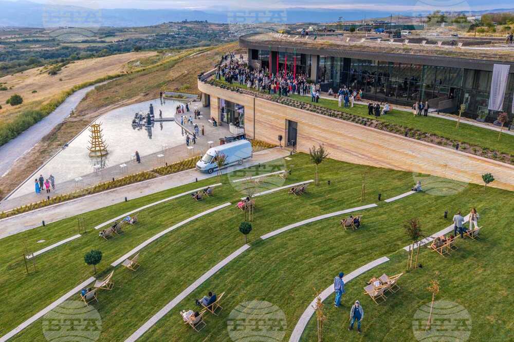 На 27 септември 2025 г. официално е открита винарната AYA Estate Vineyards, в която изкуството и виното живеят заедно