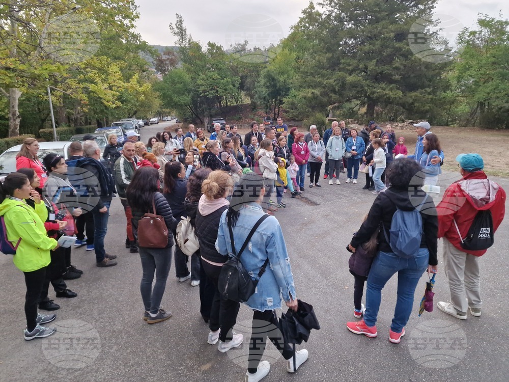 Във Велико Търново десетки хора на всякаква възраст се включиха в изкачването на хълма Света гора по случай Световния ден на сърцето