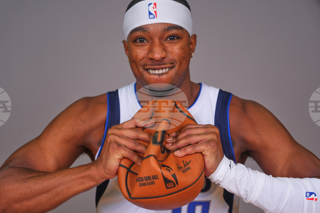 Гард на Далас Маверикс бе арестуван за притежание на марихуана