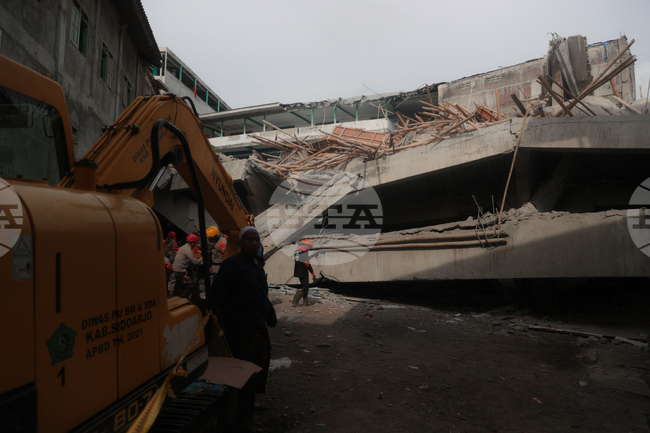 Indonesia School Collapse