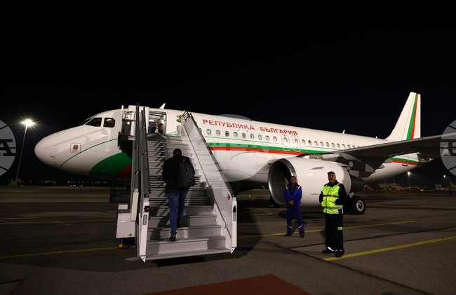 Airbus A319 - посрещне на националния отбор по волейбол за мъже