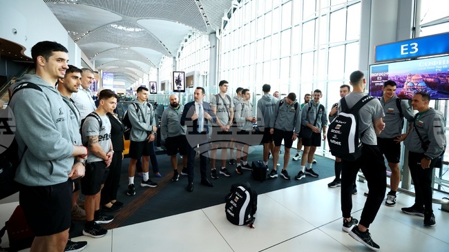 Фотоизложба на волейболната слава на България пред НДК