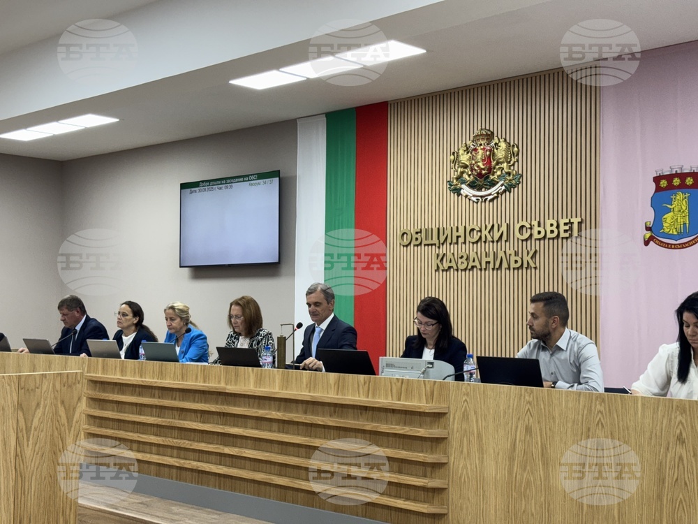 Общинският съвет в Казанлък заседава в обновената заседателна зала „Инфра“
