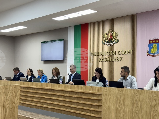 Общинският съвет в Казанлък заседава в обновената заседателна зала „Инфра“