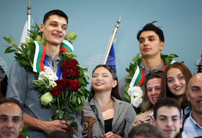 Националният отбор на България по волейбол ще играе без капитана Алекс Грозданов и братя Николови на турнира в Полша