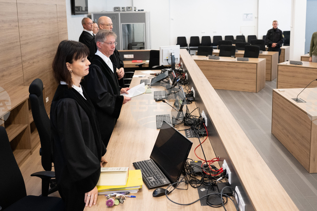 Осем души ще бъдат съдени в Германия по обвинения в заговор за установяване на нацистка държава