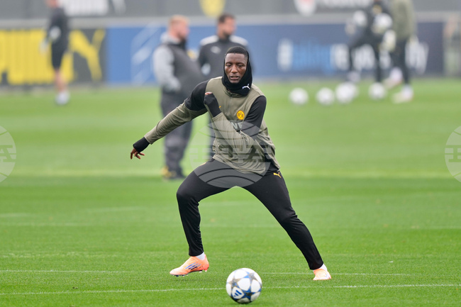 Агентът на нападателя Серу Гираси го предлага на различни клубове от Саудитска Арабия