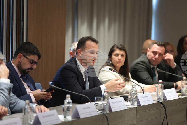 Малките модулни реактори са технология, за която българската държава ще проучи възможностите за внедряване, обяви министър Жечо Станков на форум