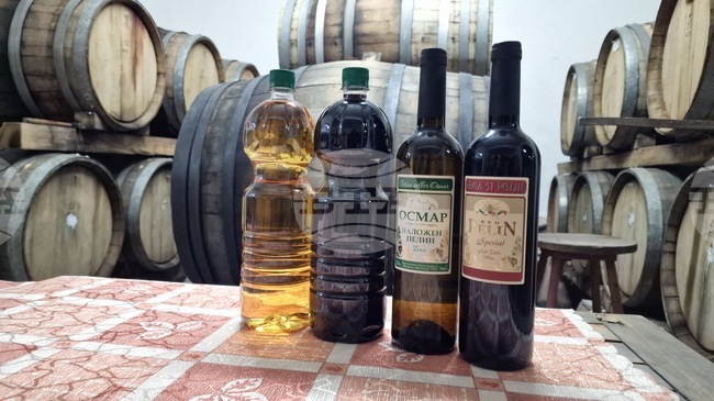 Винарска изба "Осмар" реализира продукцията си основно на българския пазар, но изнася за Чехия, САЩ и Австрия