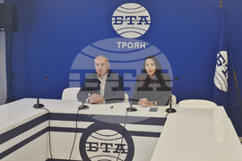 Национален пресклуб на БТА Троян - депутат от ПП "Възраждане" Ивелин Първанов - общински съветник от групата на ПП "Възраждане" Глория Данчева - пресконференция