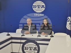 Национален пресклуб на БТА Троян - депутат от ПП "Възраждане" Ивелин Първанов - общински съветник от групата на ПП "Възраждане" Глория Данчева - пресконференция