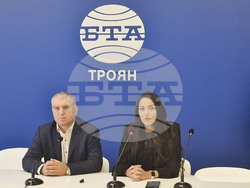 Национален пресклуб на БТА Троян - депутат от ПП "Възраждане" Ивелин Първанов - общински съветник от групата на ПП "Възраждане" Глория Данчева - пресконференция