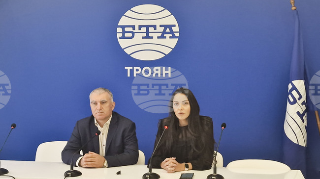 Национален пресклуб на БТА Троян - депутат от ПП "Възраждане" Ивелин Първанов - общински съветник от групата на ПП "Възраждане" Глория Данчева - пресконференция