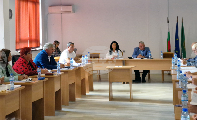 Общинските съветници подкрепиха докладна записка за купуване на товарен автомобил за нуждите на "БКС" ЕООД във Велики Преслав