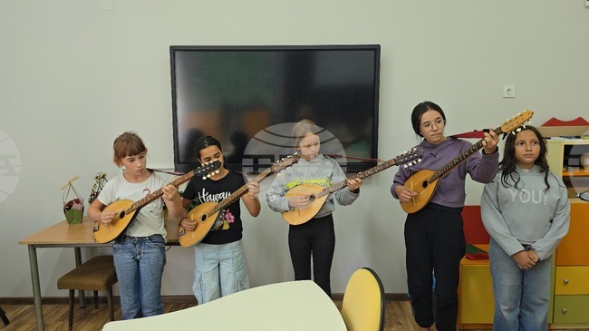 Вече 40 години в училището в тетевенското село Черни Вит се изучават народни инструменти и пеене