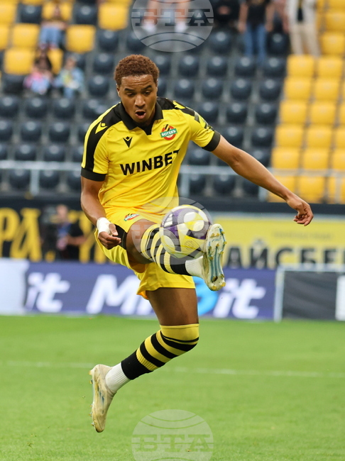 Ботев (Пловдив) не признава констатацията на БФС по казуса с трансфера на Армстронг Око-Флекс в Левски