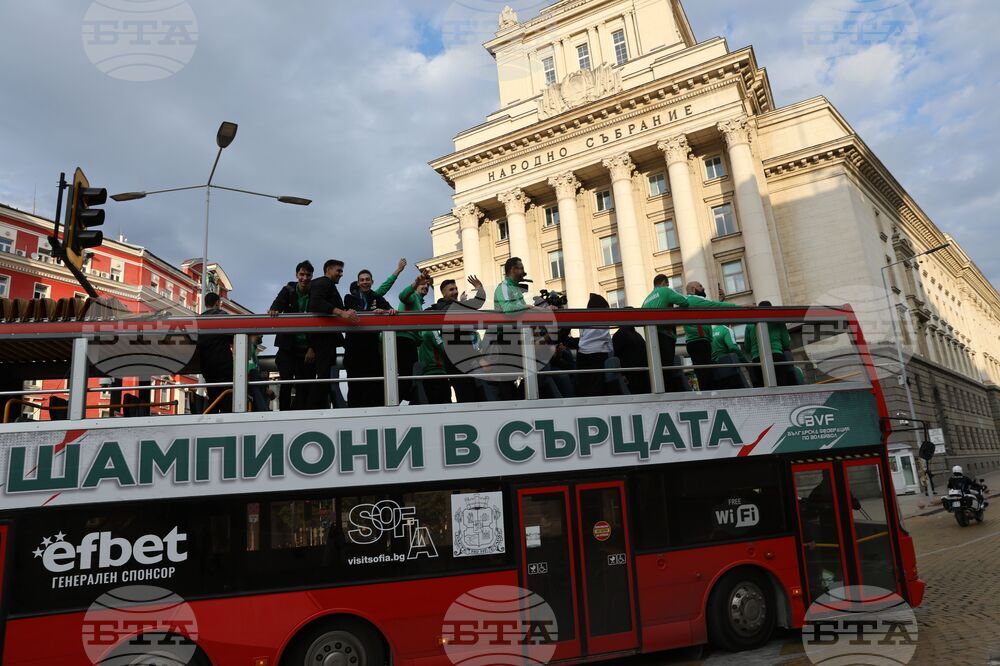 Национален отбор на България по волейбол - посрещане - парад - автобус