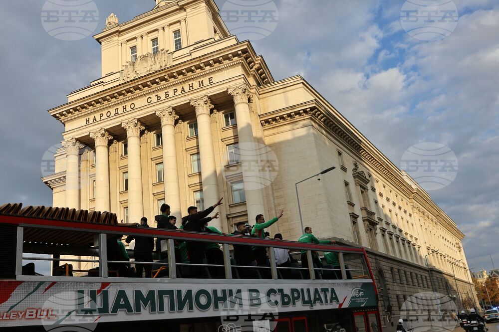Национален отбор на България по волейбол - посрещане - парад - автобус