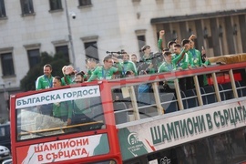 Национален отбор на България по волейбол - посрещане - парад - автобус