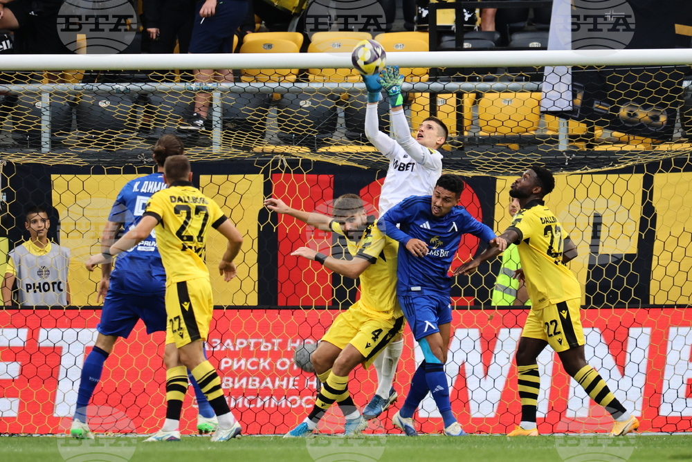 Левски (София) си върна 1-ото място в българското футболно първенство след успех над Ботев (Пловдив)