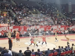 Мач от първия кръг в баскетболната Евролига между Апоел Тел Авив и Барселона в "Арена 8888" в София /снимка: Кремена Младенова /БТА