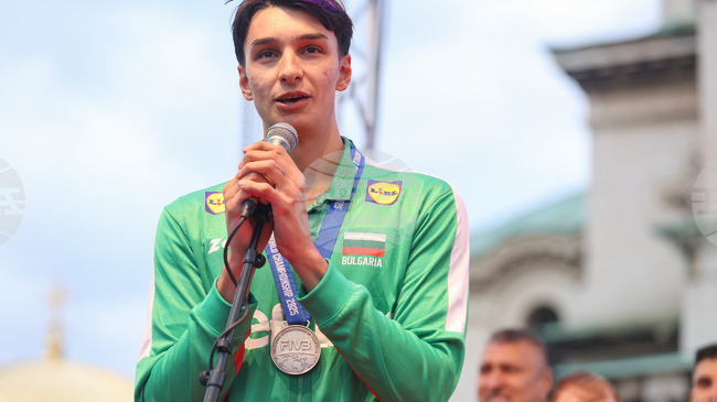 Локомотив Новосибирск със Симеон Николов продължава без грешка в руската волейболна Суперлига