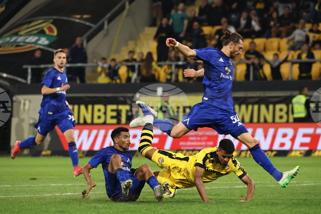 Хулио Веласкес определи група от 20 футболисти на Левски за домакинството срещу Берое